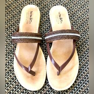 COACH AND FOUR Tan/Brwn Leather Toe Thong Slip-on Flat Sandals made in Italy 9.5